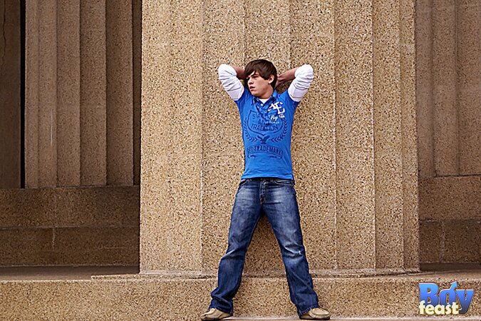 Ashton poses nude in park for natural light twink shots