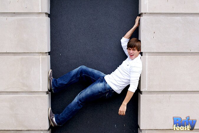 Ashton poses nude in park for natural light twink shots