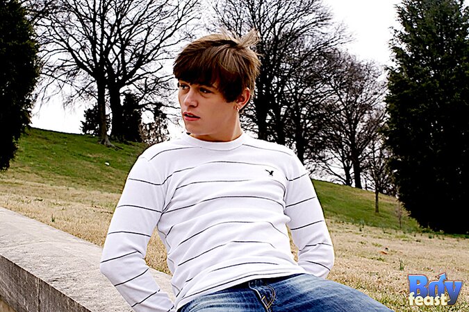 Ashton poses nude in park for natural light twink shots