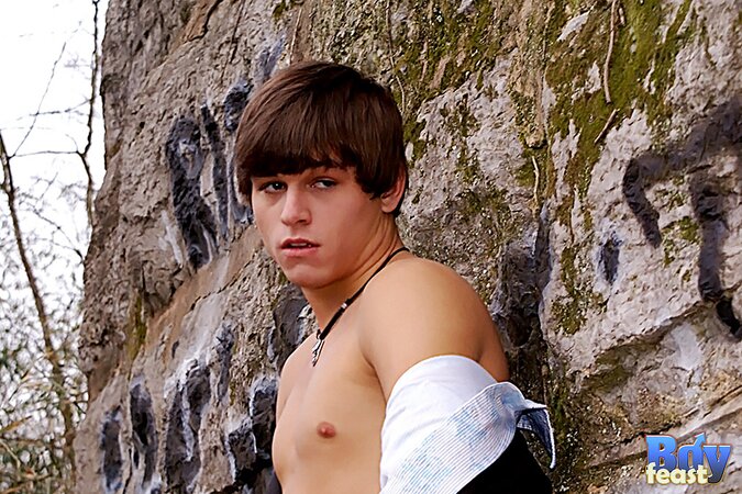 Ashton poses nude in park for natural light twink shots