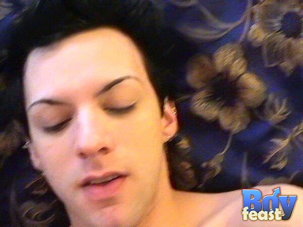 Trace breeds William deep in amateur raw session