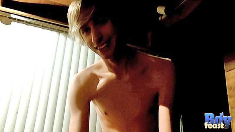 Trace Van De Kamp face-fucks Erik Tribold to hot facial