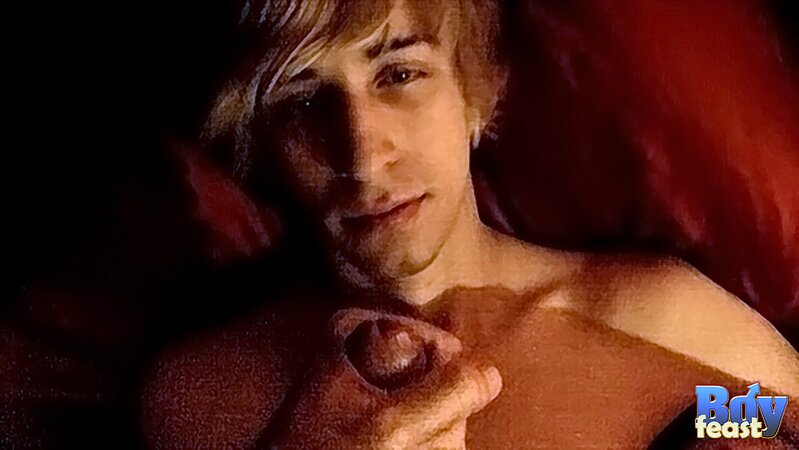 Trace Van De Kamp face-fucks Erik Tribold to hot facial