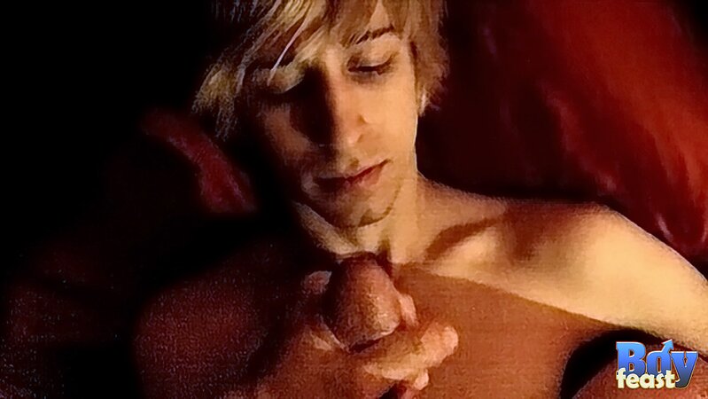 Trace Van De Kamp face-fucks Erik Tribold to hot facial