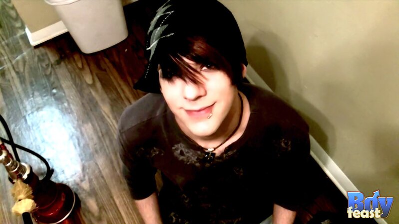 William Isaacs POV sucks Trace Van De Kamp to facial