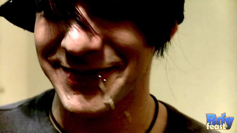 William Isaacs POV sucks Trace Van De Kamp to facial