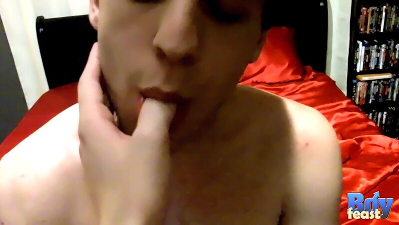 Erik Reese deepthroats Trace Van De Kamp until facial finish