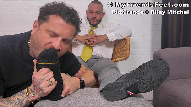 Rio 9rande gets foot worship from Riley Mitchell