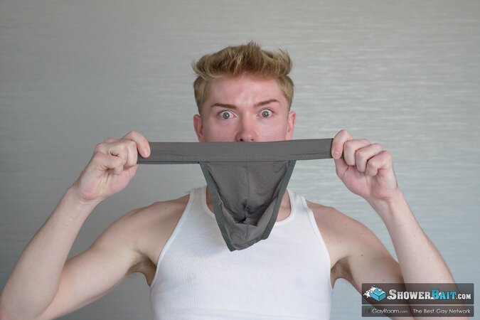 Miles Fallon breeds twink Zacc Andrews in game