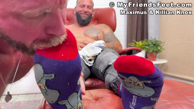 Killian Knox worships Maximus socked bare soles