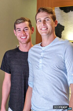 Dustin Romaine barebacks Mason Vaugn in quick hotel fuck