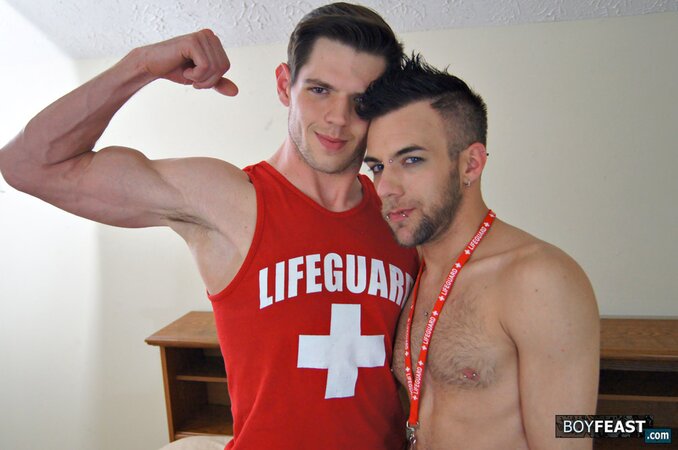 Jake Matthews deepthroats William Isaacs for lifeguard cum