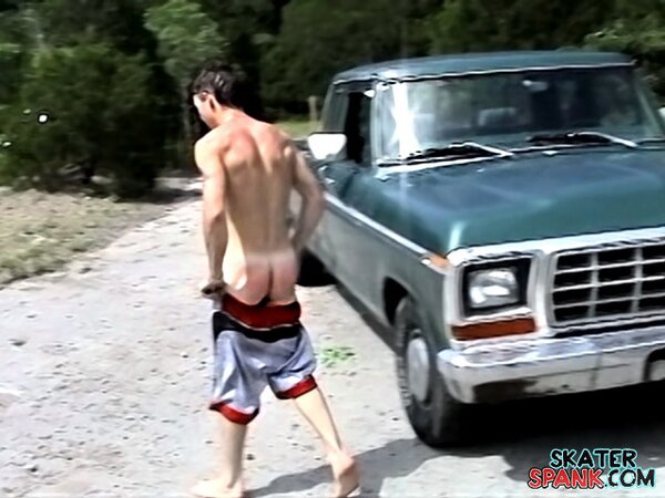 Devin Lee Scott and Cody Reed spank and dunk twink Jeremiah Johnson in watering hole