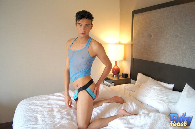 Jake Diamante teases fans with underwear to cum