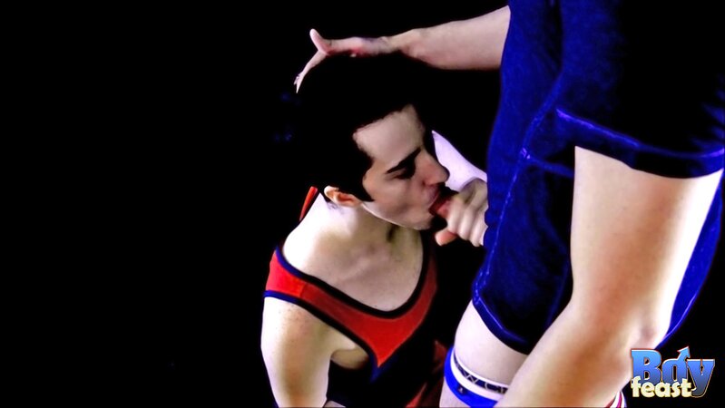 Aron Malt sucks Trace Van De Kamp until facial explosion