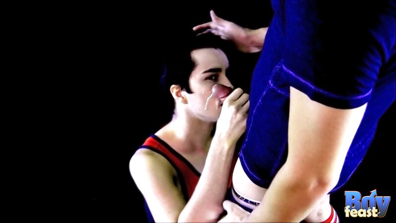 Aron Malt sucks Trace Van De Kamp until facial explosion