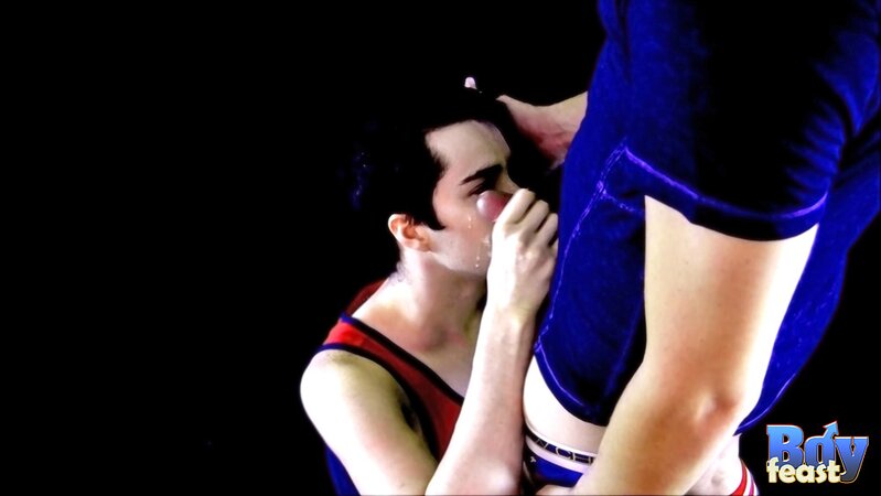 Aron Malt sucks Trace Van De Kamp until facial explosion