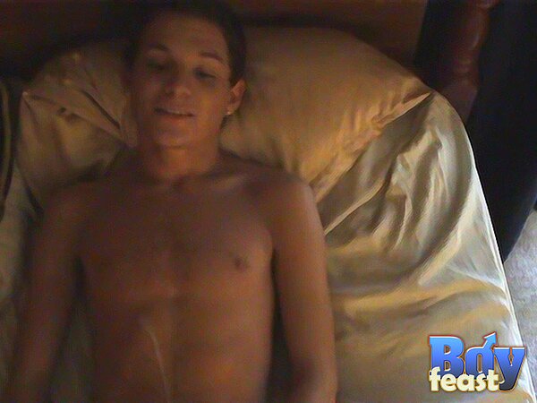 Adam raw-fucks twink Trace in amateur session