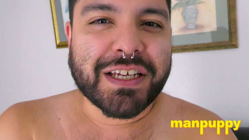 Chubby robber Demetri Silver exposes perfect feet