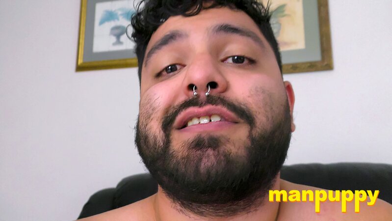 Chubby robber Demetri Silver exposes perfect feet