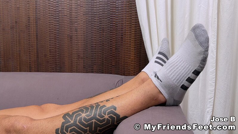 Jose B jerks huge load while flexing sweaty soles