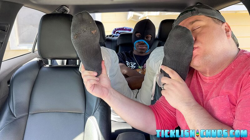 Eddy masked shy boy gets soles tickled on Snyft ride
