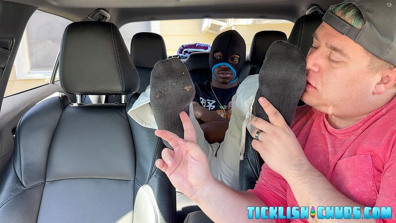 Eddy masked shy boy gets soles tickled on Snyft ride