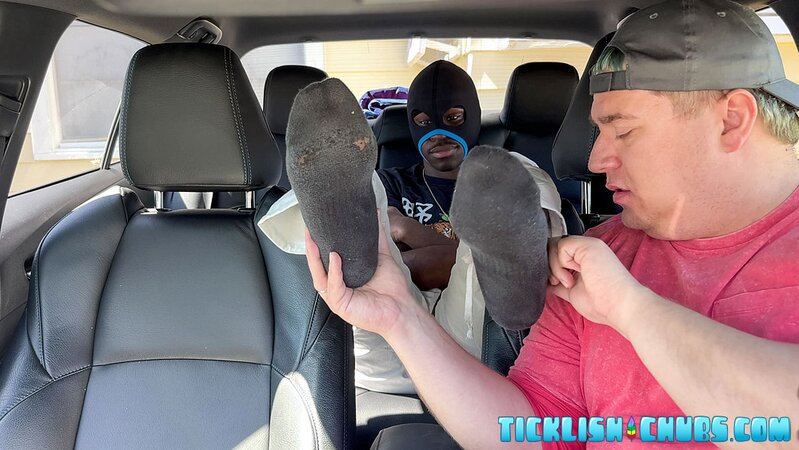 Eddy masked shy boy gets soles tickled on Snyft ride
