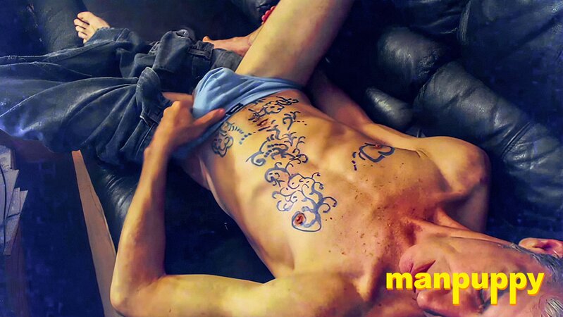 Richard Lennox paints chest with ink then jerks huge load