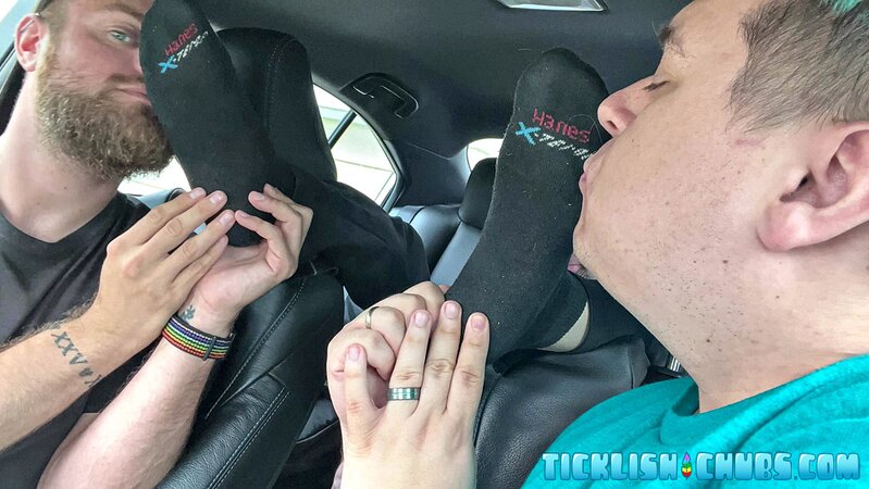 Jay’s girlfriend pays Snyft with his feet for double worship