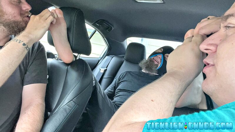 Jay’s girlfriend pays Snyft with his feet for double worship