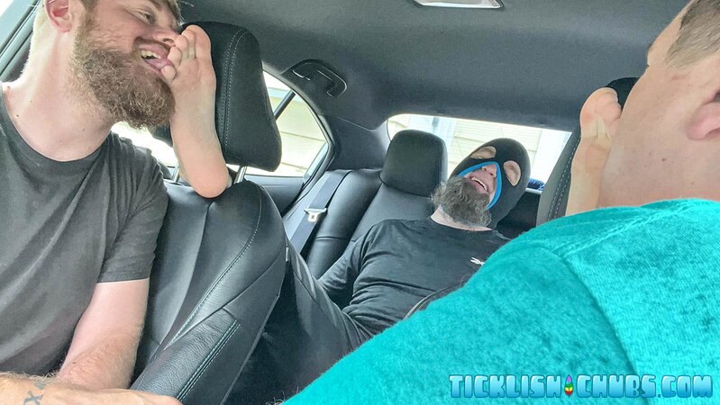 Jay’s girlfriend pays Snyft with his feet for double worship