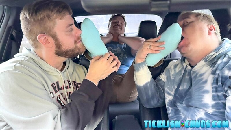 Loborud gets airport ride with sweaty double-sock foot worship