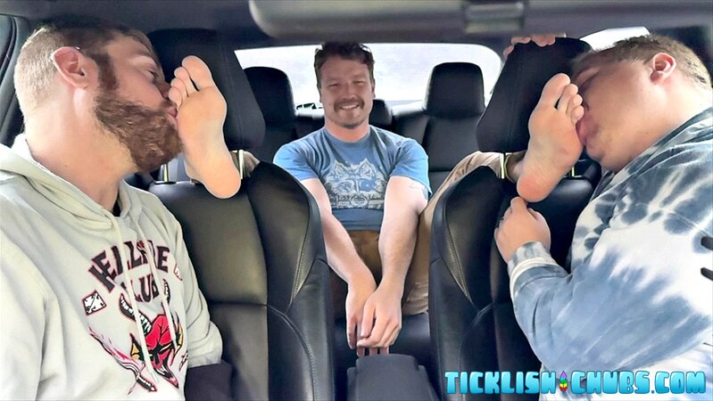 Loborud gets airport ride with sweaty double-sock foot worship