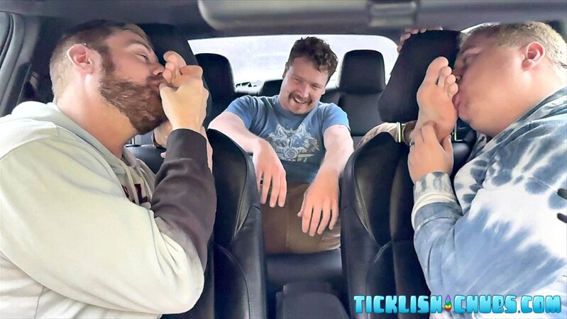 Loborud gets airport ride with sweaty double-sock foot worship