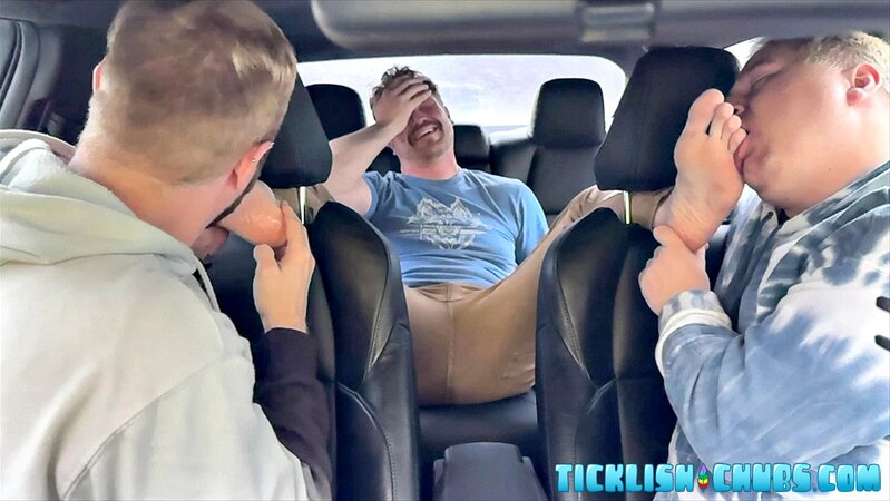 Loborud gets airport ride with sweaty double-sock foot worship