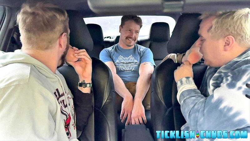 Loborud gets airport ride with sweaty double-sock foot worship