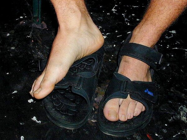 Sandals theme night shows off hot anonymous feet in NYC