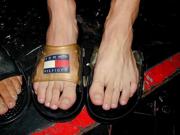 Sandals theme night shows off hot anonymous feet in NYC
