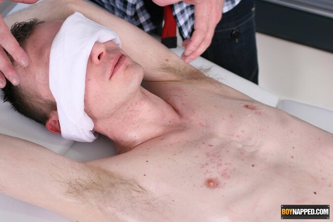 Aaron Slater blindfolded and flesh-jacked to massive chest load