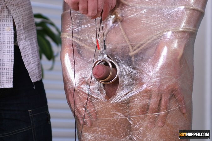 Blindfolded Luke Desmond gets electro-tormented on his 9-inch cock