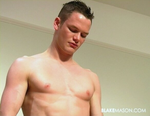 Buff Danny squirts ropes over ripped abs solo