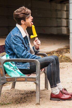 Viktor A rushes home to give his boyfriend a mind-bending birthday blowjob