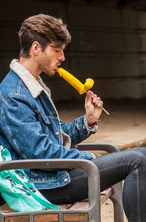 Viktor A rushes home to give his boyfriend a mind-bending birthday blowjob