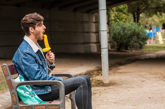 Viktor A rushes home to give his boyfriend a mind-bending birthday blowjob