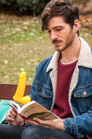 Viktor A rushes home to give his boyfriend a mind-bending birthday blowjob