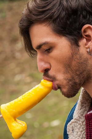 Viktor A rushes home to give his boyfriend a mind-bending birthday blowjob