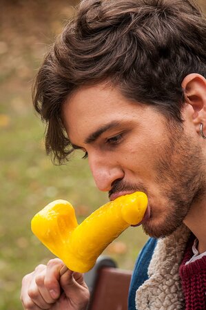 Viktor A rushes home to give his boyfriend a mind-bending birthday blowjob