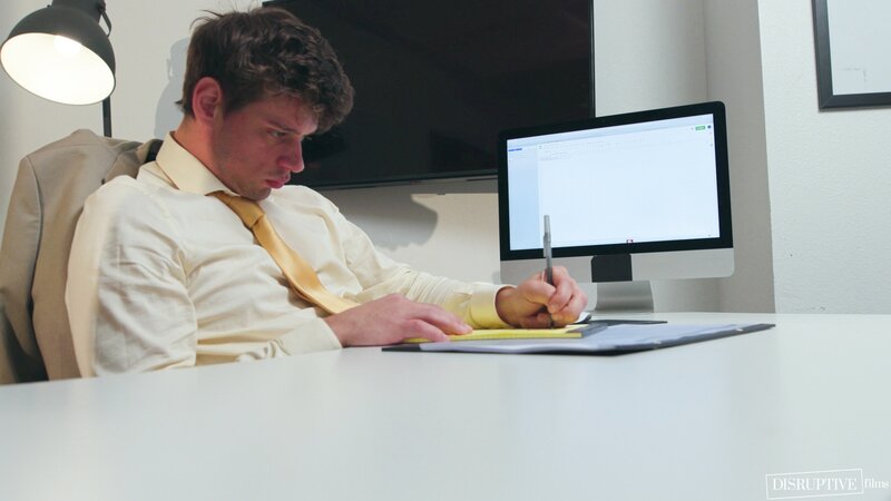 Michael Del Ray fucks unfashionable accountant Elliot Finn