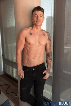 Austin Ryder rides JJ Knight then sucks his load